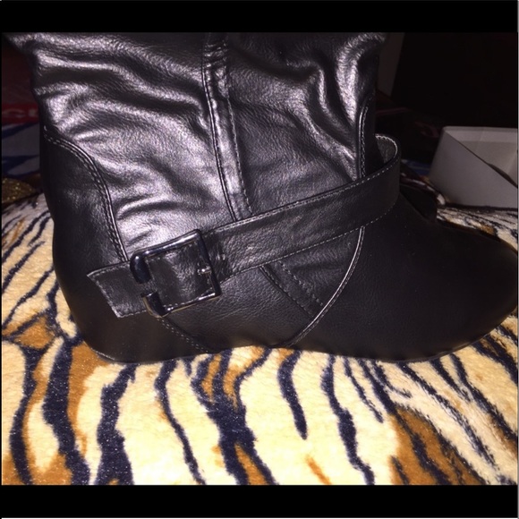 Women’s Slip on Knee high boots - Picture 3 of 4